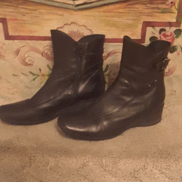 Leather boots - Picture 15 of 15